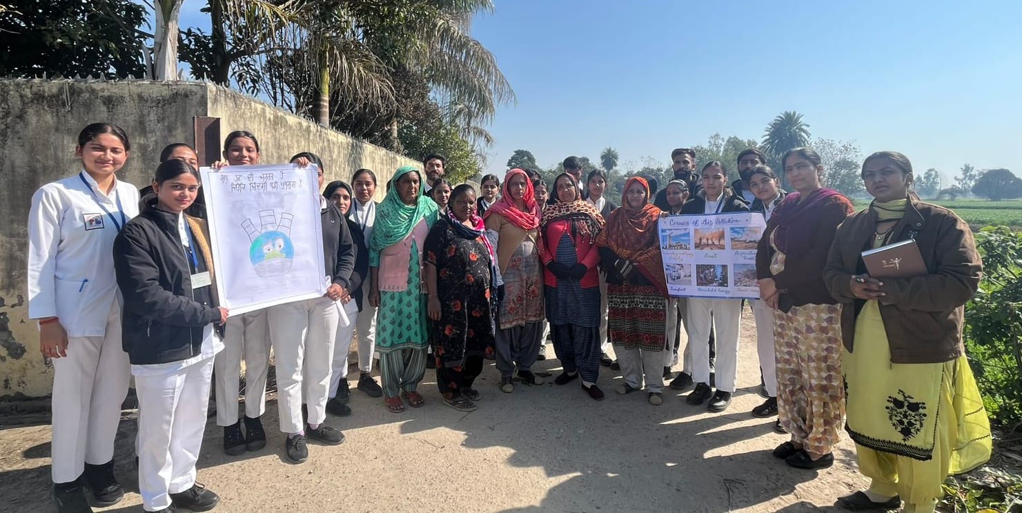 रयात बाहरा कॉलेज ऑफ नर्सिंग के विद्यार्थियों ने गांववासियों को जल व वायु प्रदूषण के बारे में किया जागरूक